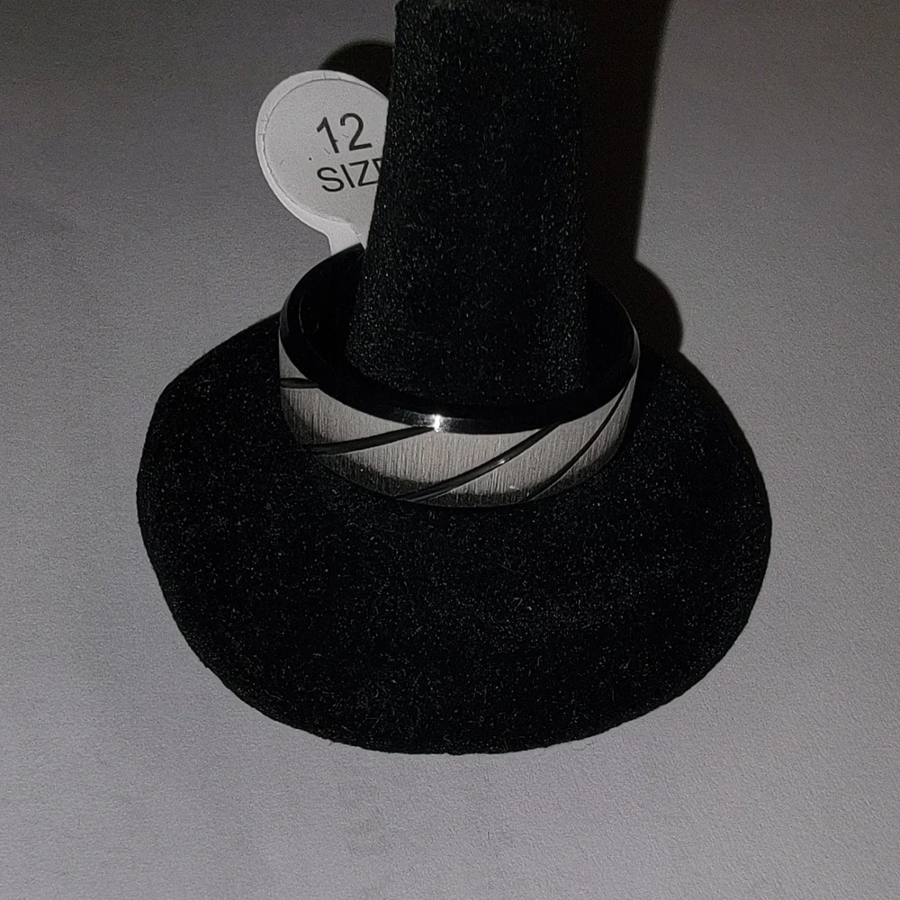New Mens Black and Silver Band Ring.